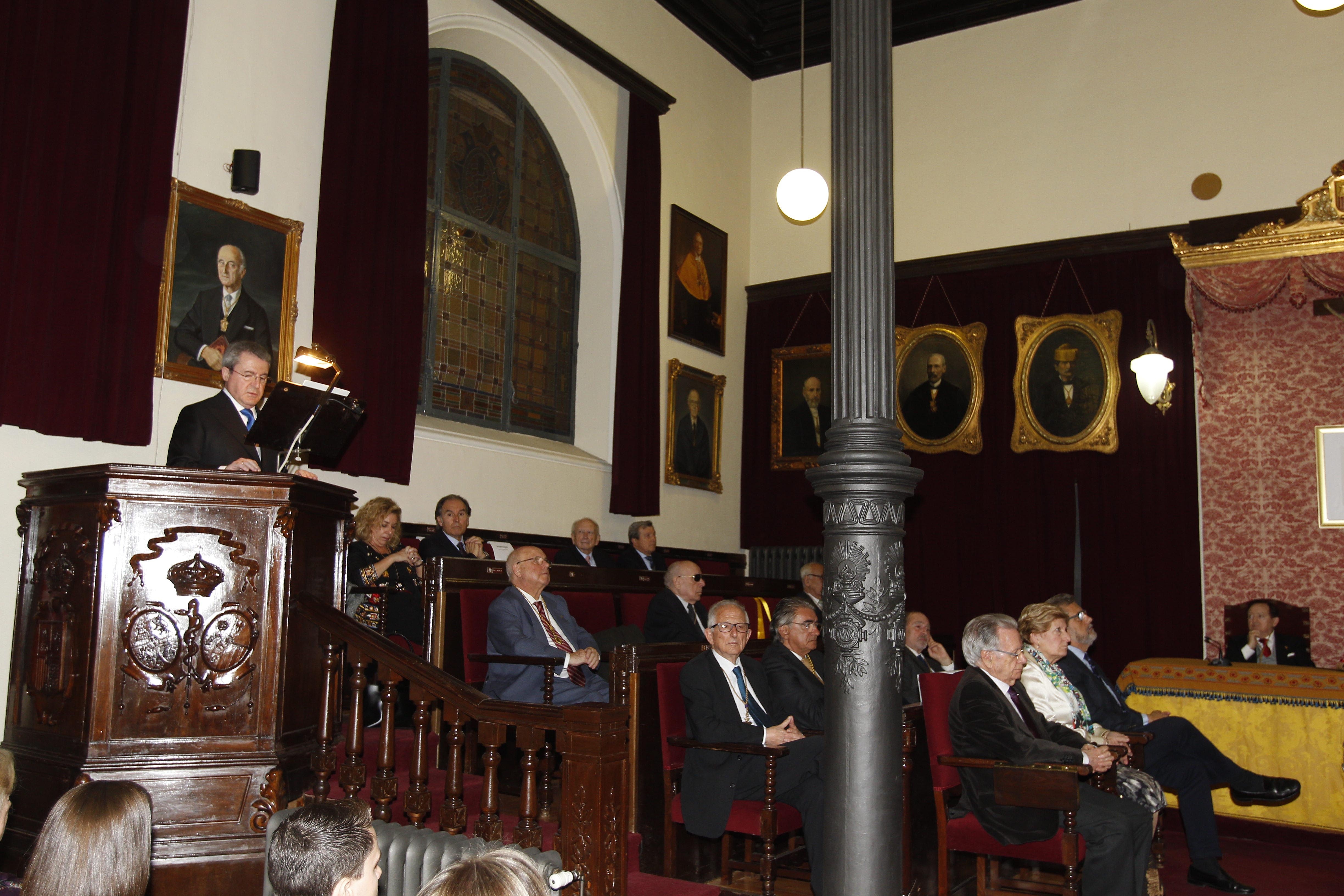 Solemne Sesión de Ingreso del Académico Electo Ilmo. Sr. D. Francisco Javier Castillo García - Foto 1